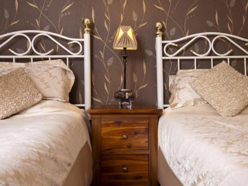 West End Guest House Elgin Buitenkant foto